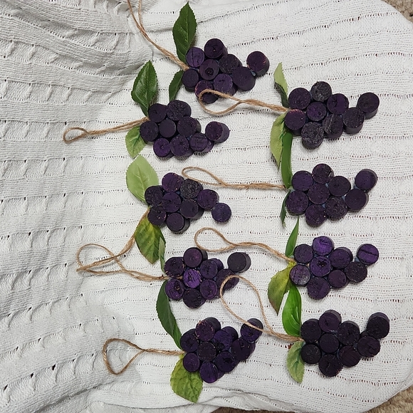 Hand Crafted Purple Grapes Wine Corks Ornaments Set of 9 - Picture 4 of 7